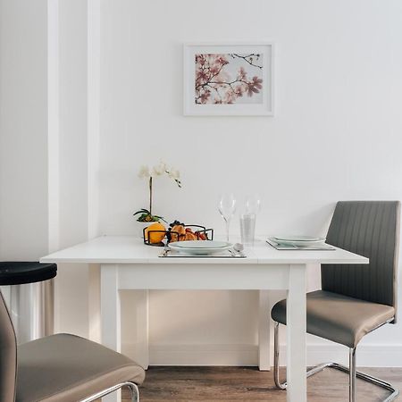 Central 2 Double Bedroom Flat With Parking Bournemouth Eksteriør billede