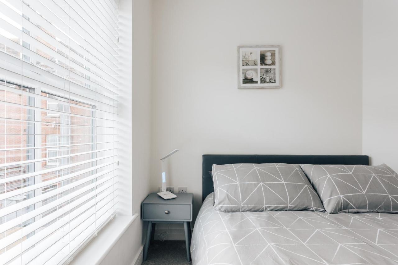 Central 2 Double Bedroom Flat With Parking Bournemouth Eksteriør billede